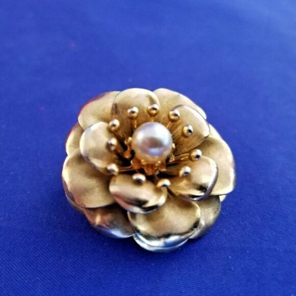 CORO VINTAGE WILD ROSE BROOCH/PIN WITH PEARL CENTER EUC - Picture 9 of 10